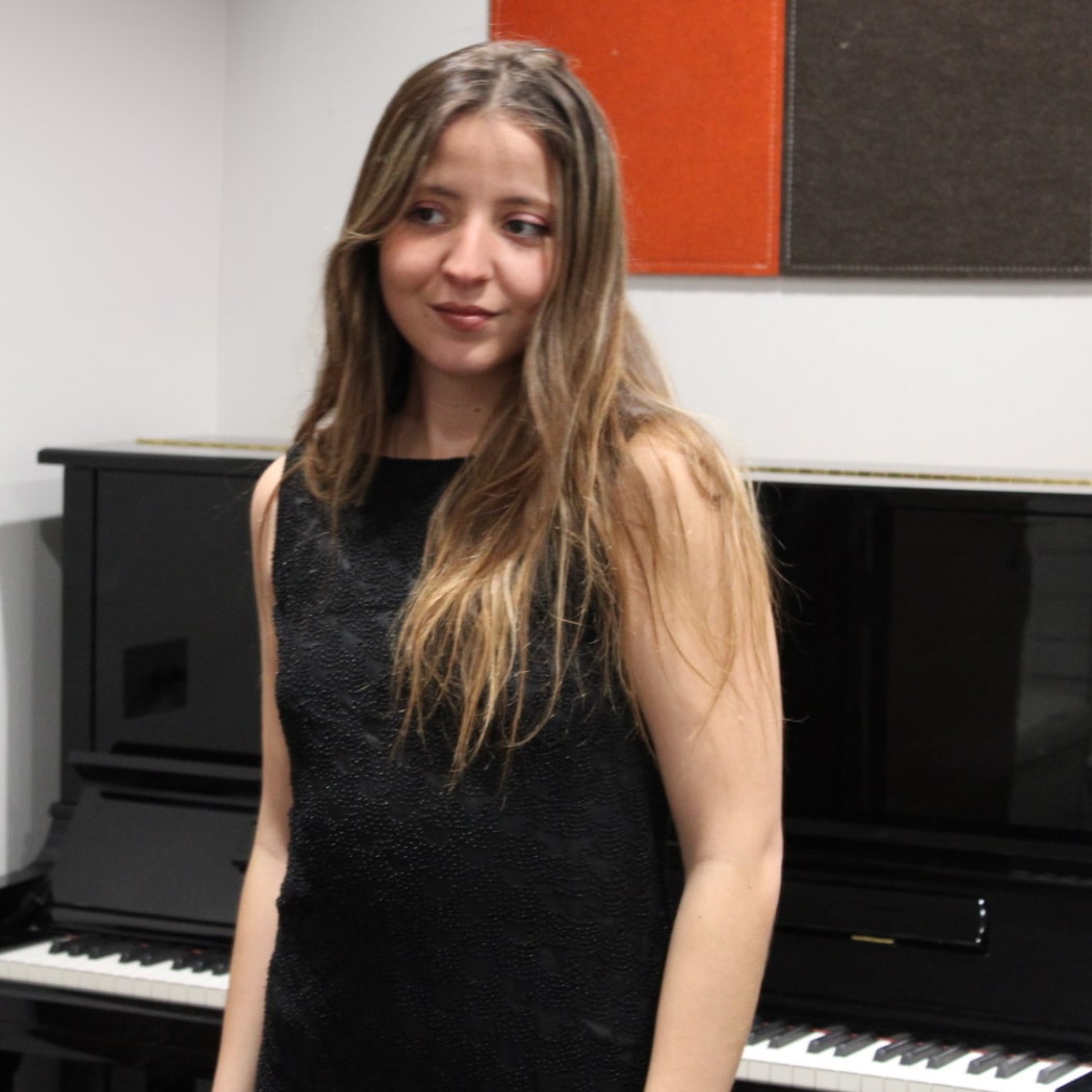 Andrea (Oval piano lessons)